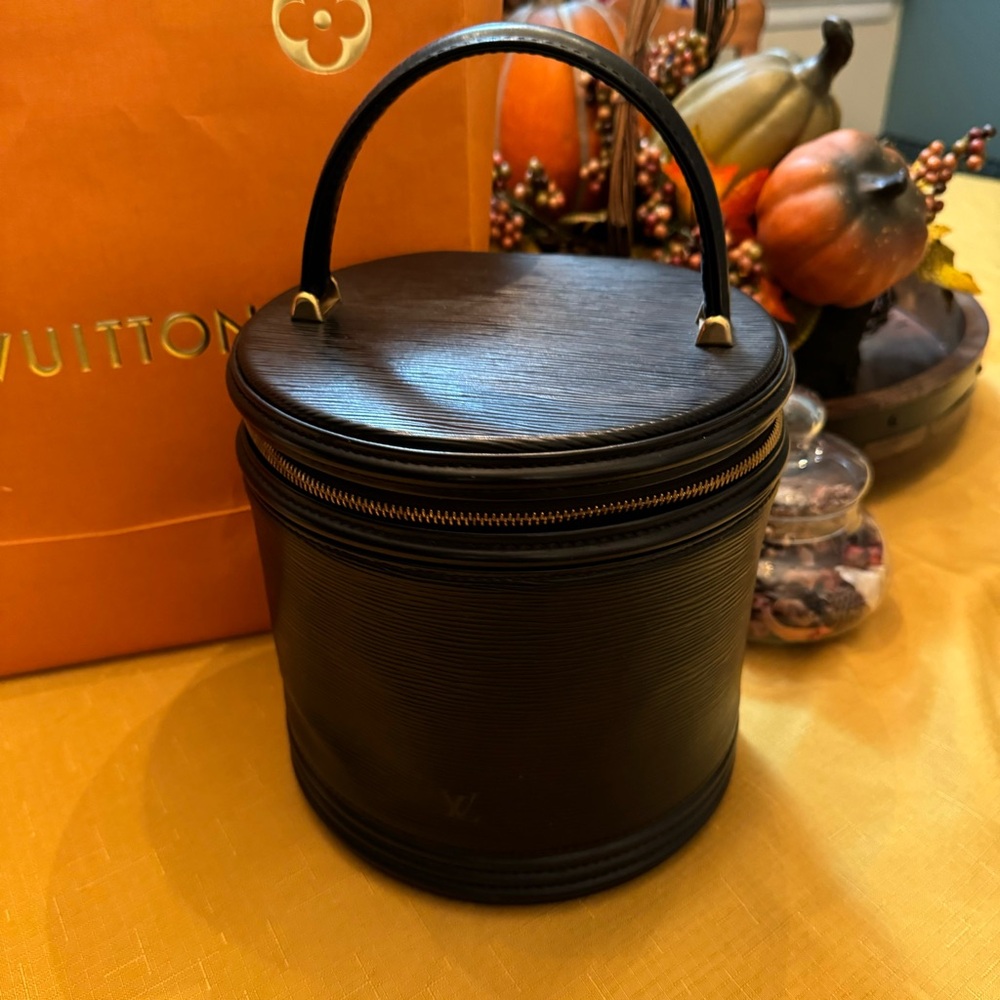 Louis Vuitton bag 100 % authentic